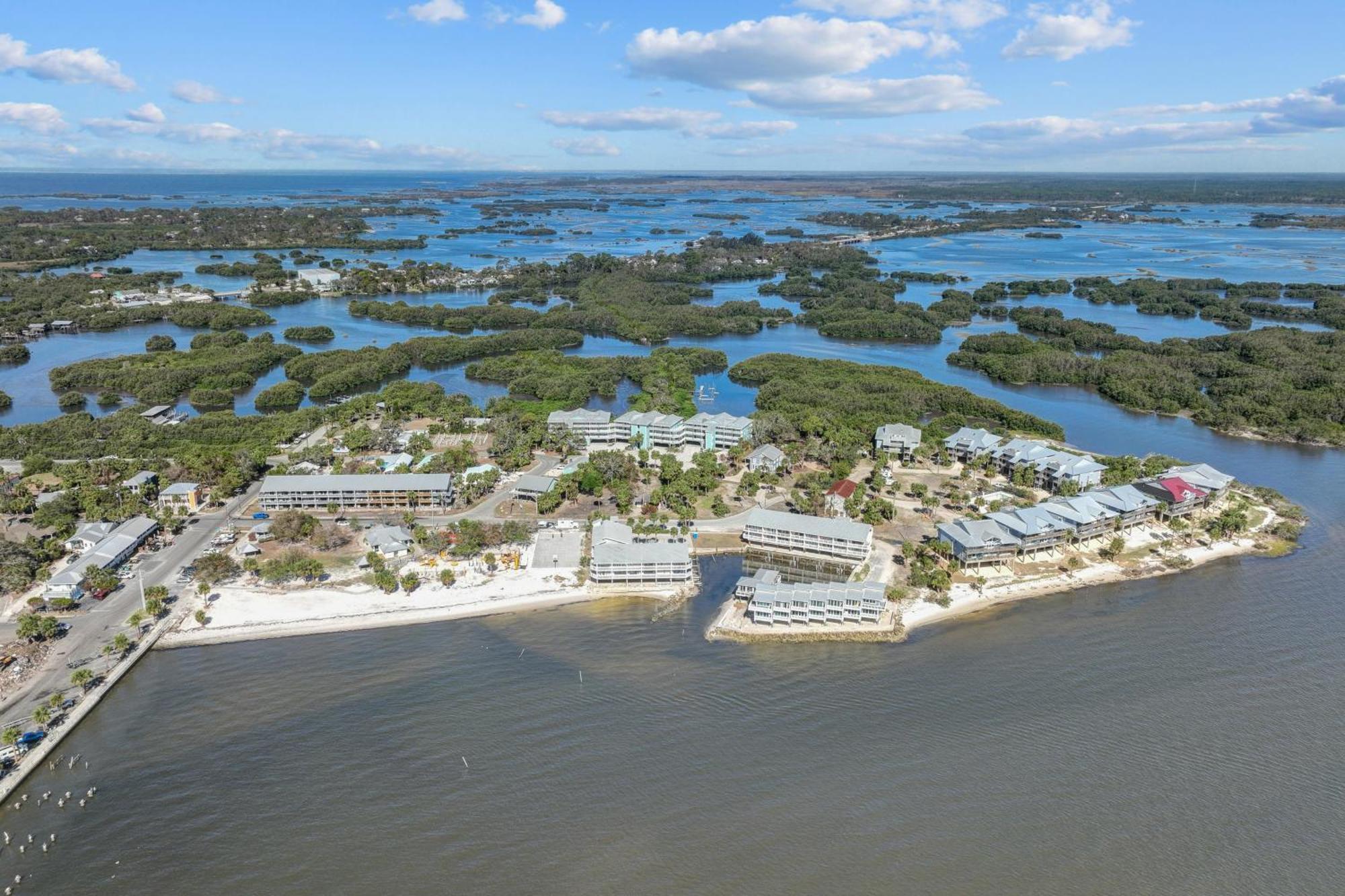 Beachfront Cedar Key Retreat With Pool Access! Exterior foto