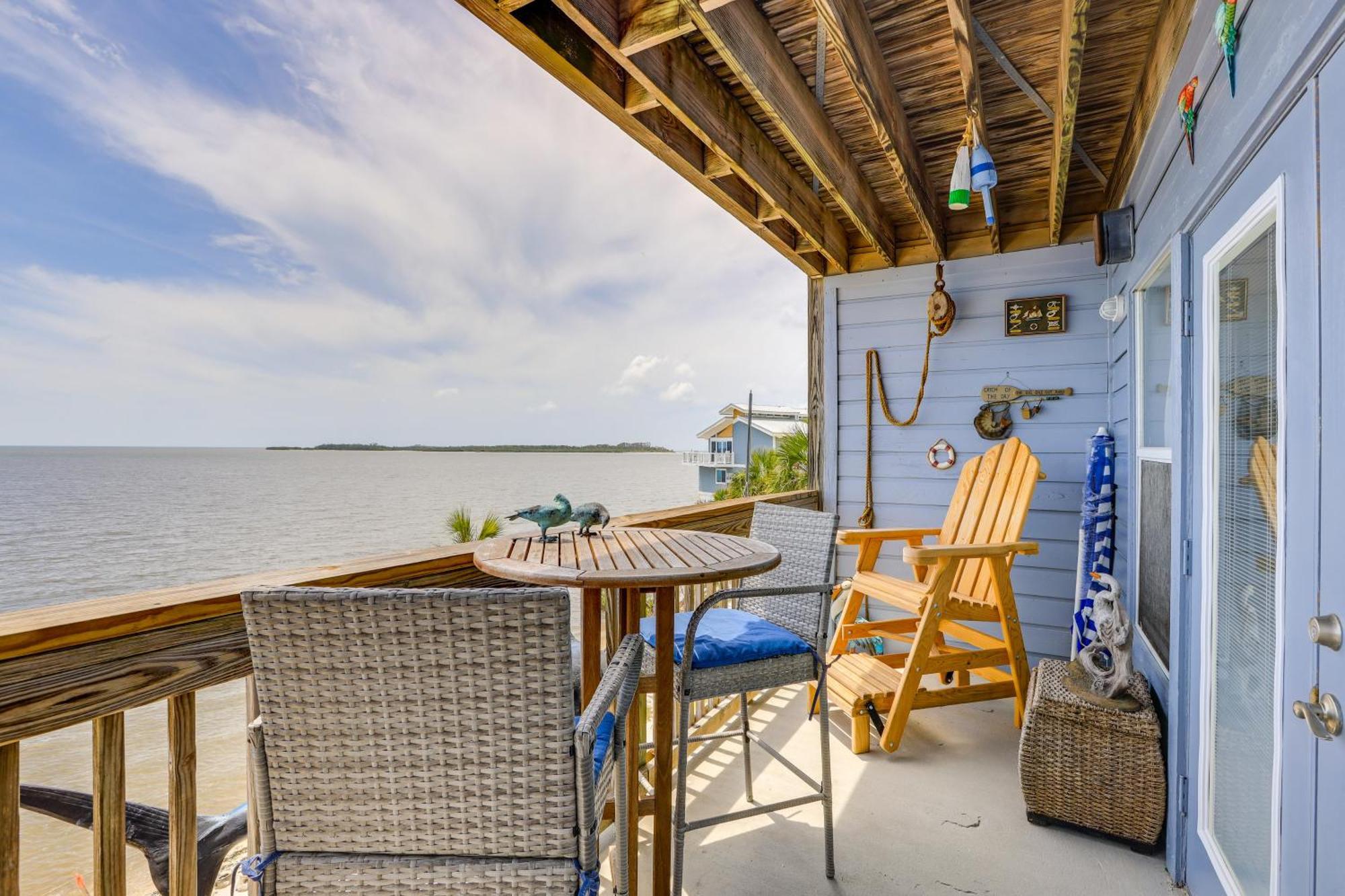 Beachfront Cedar Key Retreat With Pool Access! Exterior foto